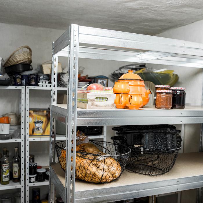 5 najlepších kovových regálov do reštaurácie, hotela a baru