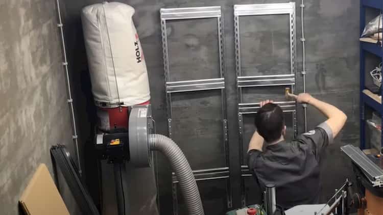 2-kovovy-regal-montaz-kostra