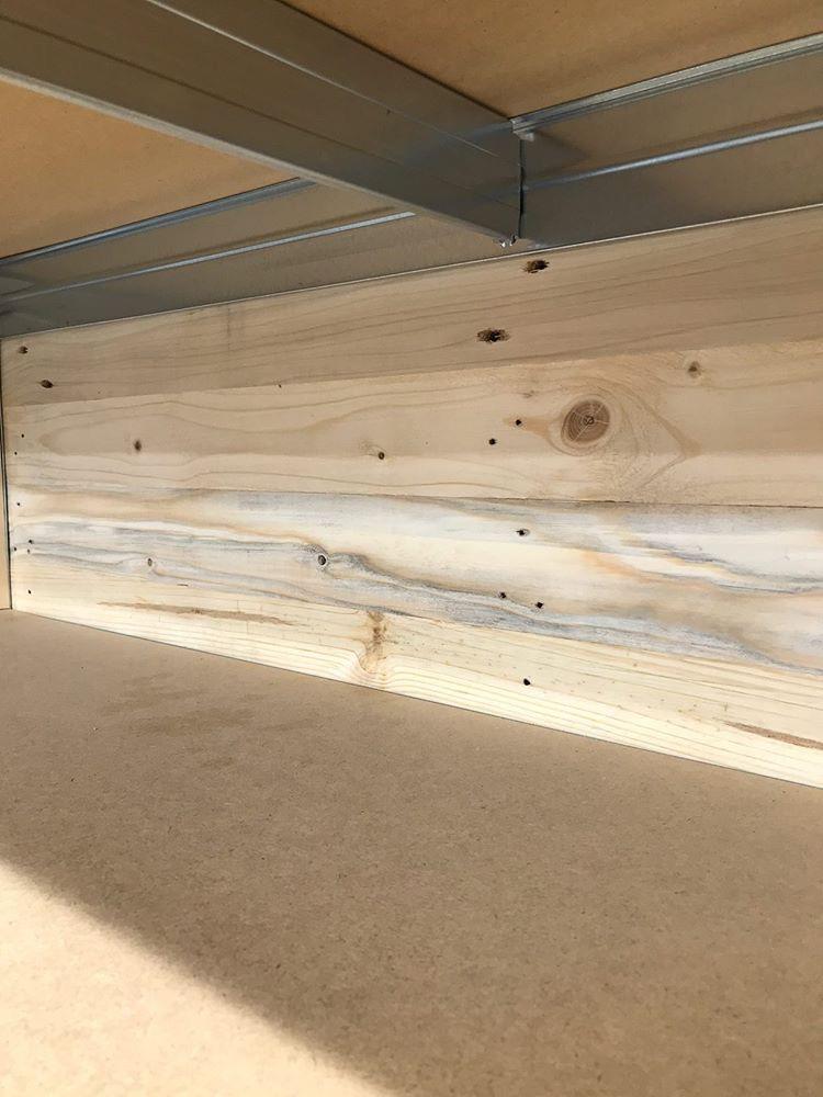 6-vystuhy-regal-a-skrina