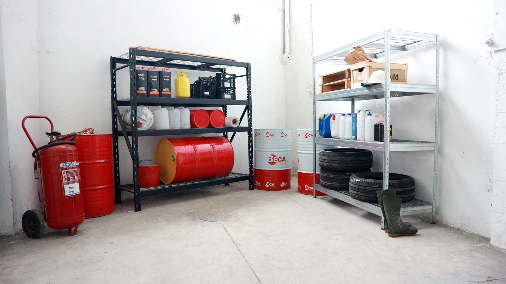 kovovy-regal-pre-priemysel-po-upratani-blog