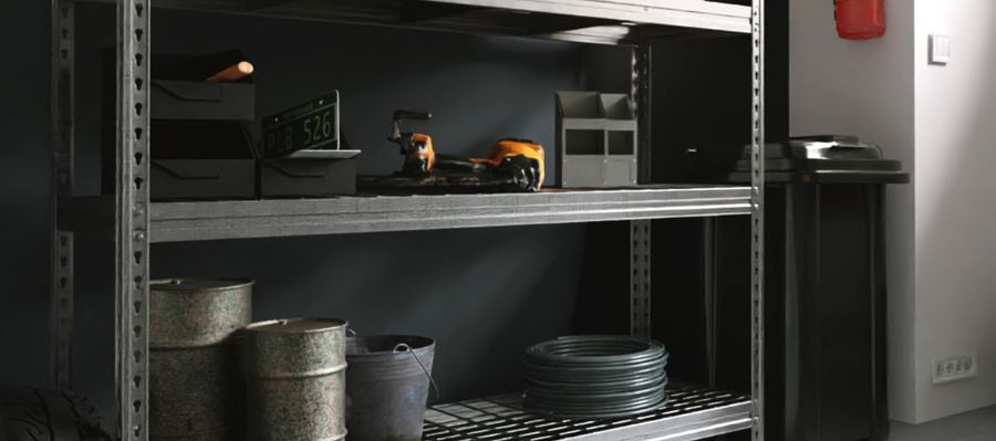 Schwerlastregal BULLRACK RIVET mit Stahlgitterböden