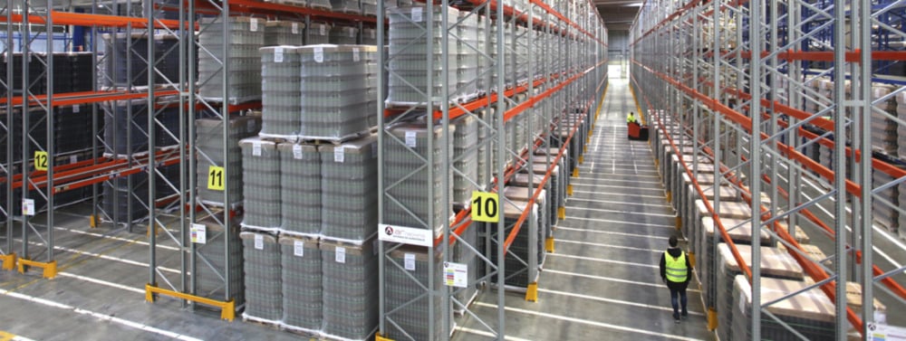 Zaobstarajte si paletový regál do skladu, pre logistiku a priemysel – základný modul s voliteľnou výškou 300–600 cm.