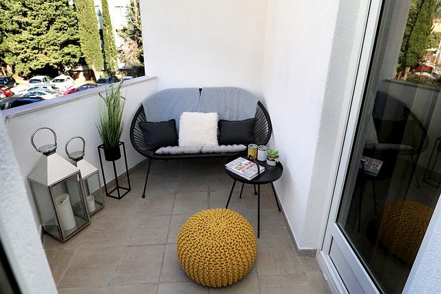 4-spracovany-nabytok-a-balkon